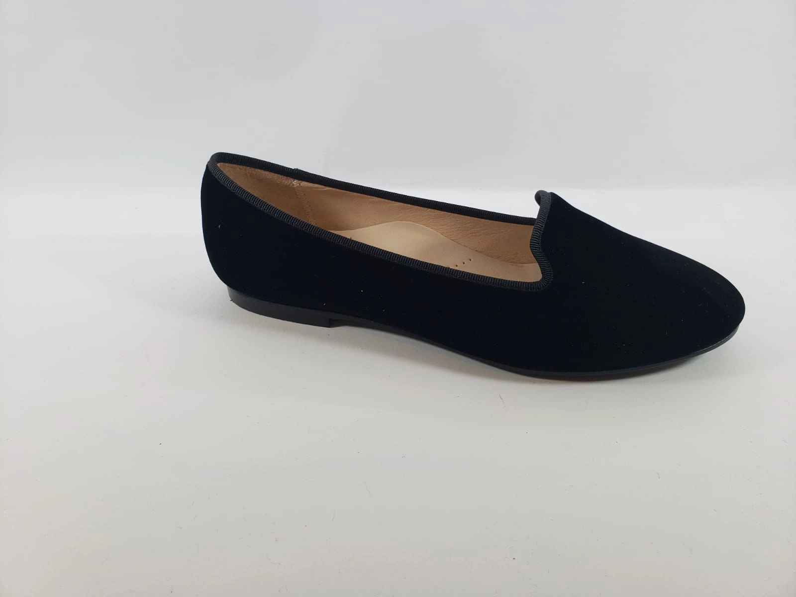 Beberlis Black Velvet Flats