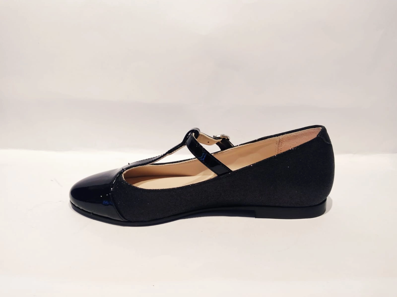 Beberlis Girls Black Patent Leather Glitter Design T-Strap