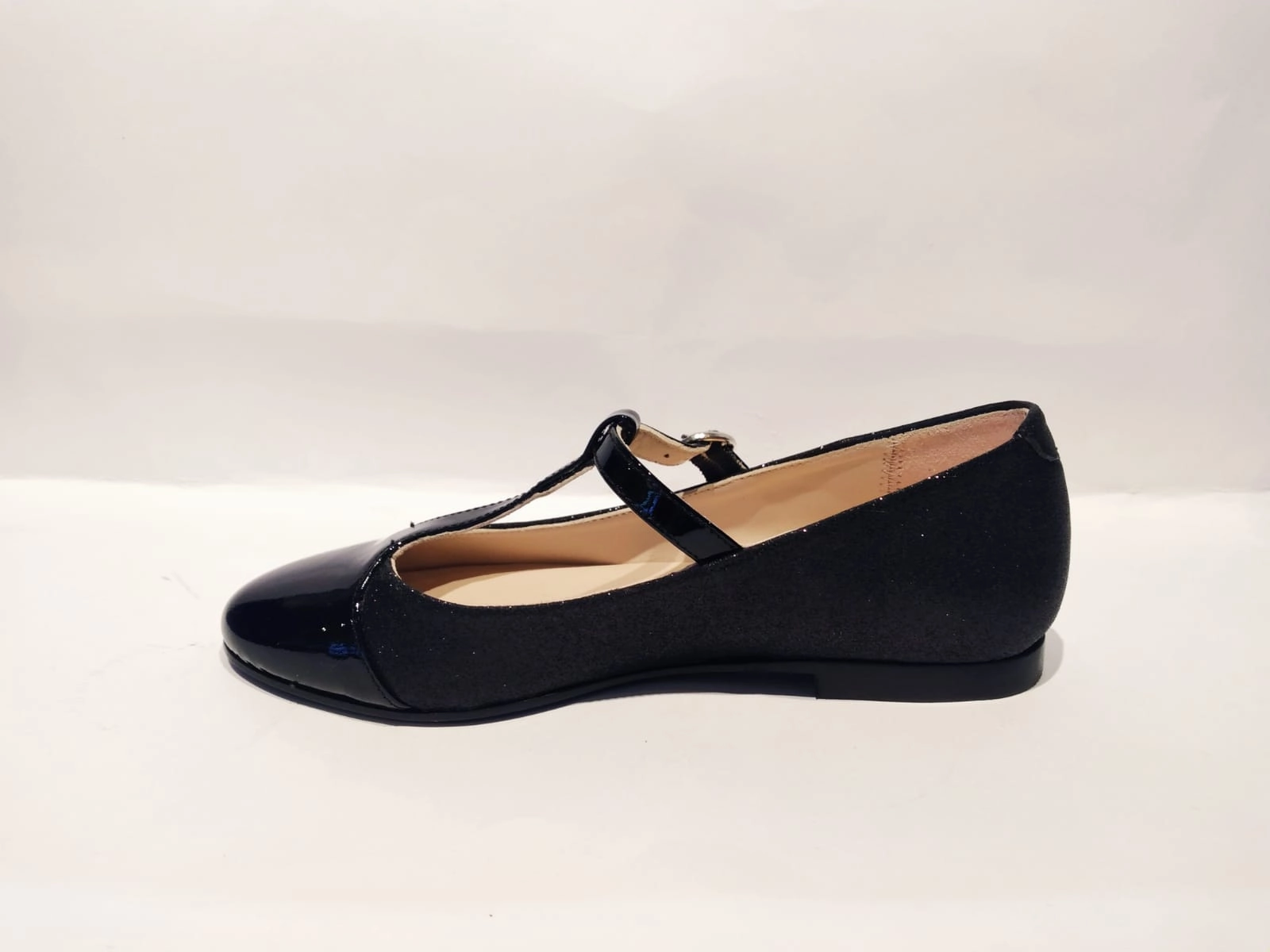 Beberlis Girls Black Patent Leather Glitter Design T-Strap