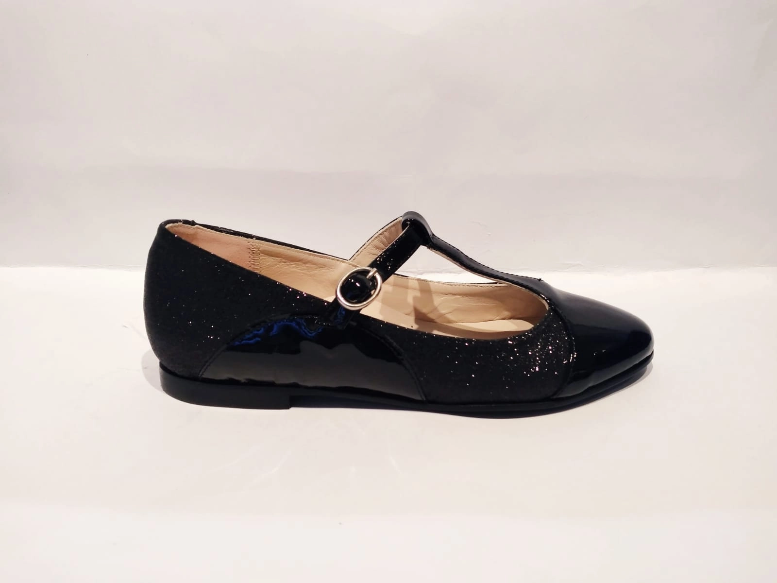 Beberlis Girls Black Patent Leather Glitter Design T-Strap