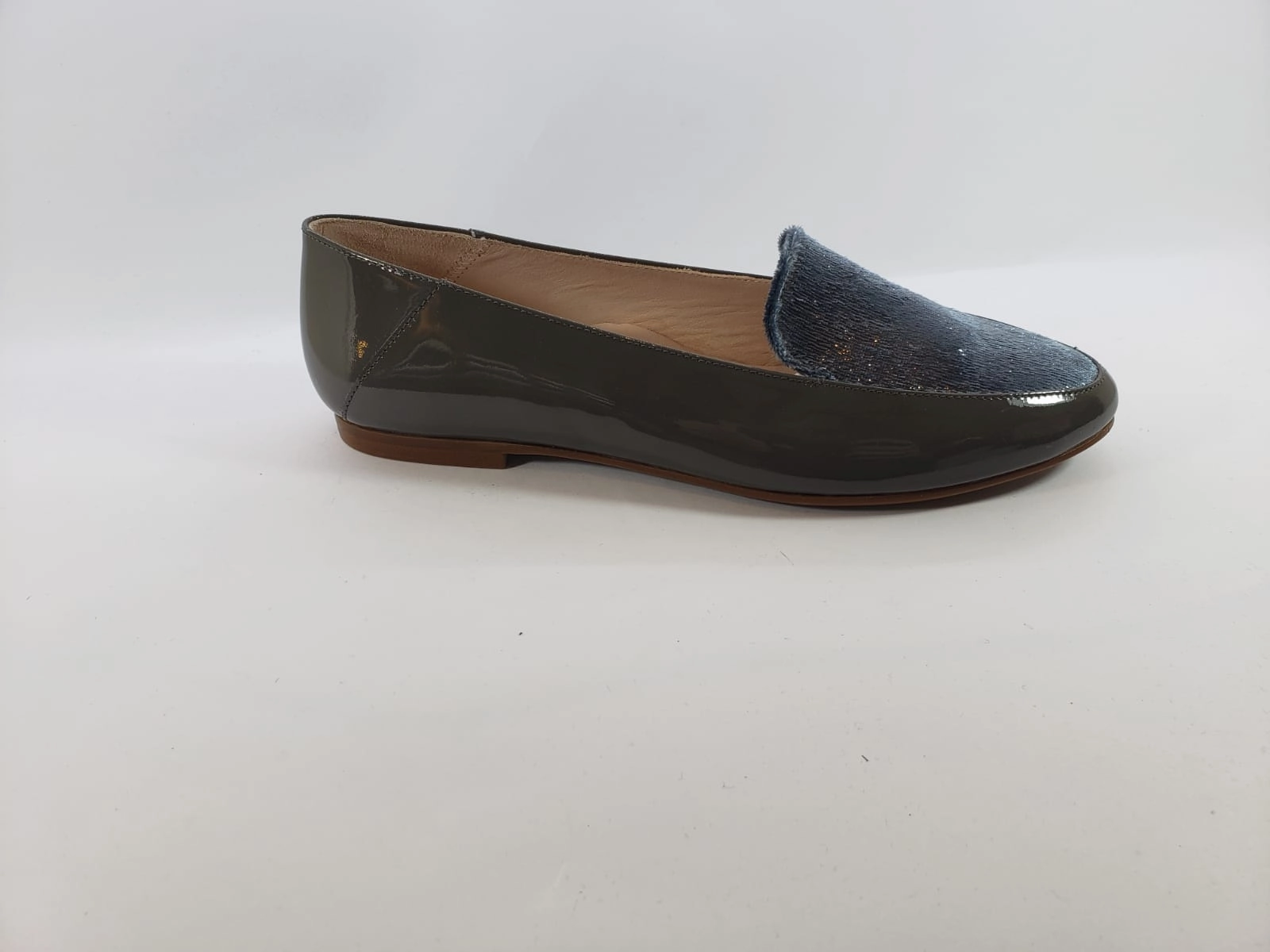 Beberlis Grey Patent Lluvias Loafer