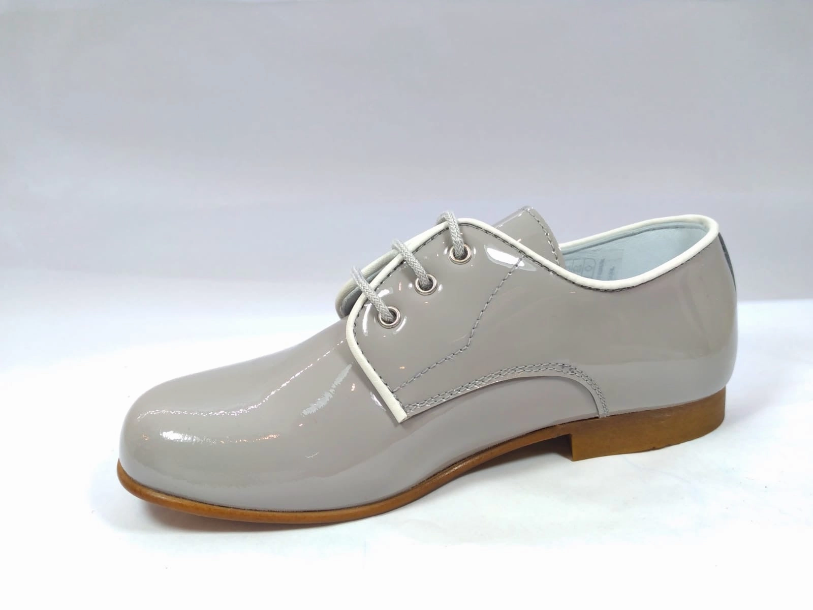 Beberlis Light Grey Patent Piping Dress Shoe