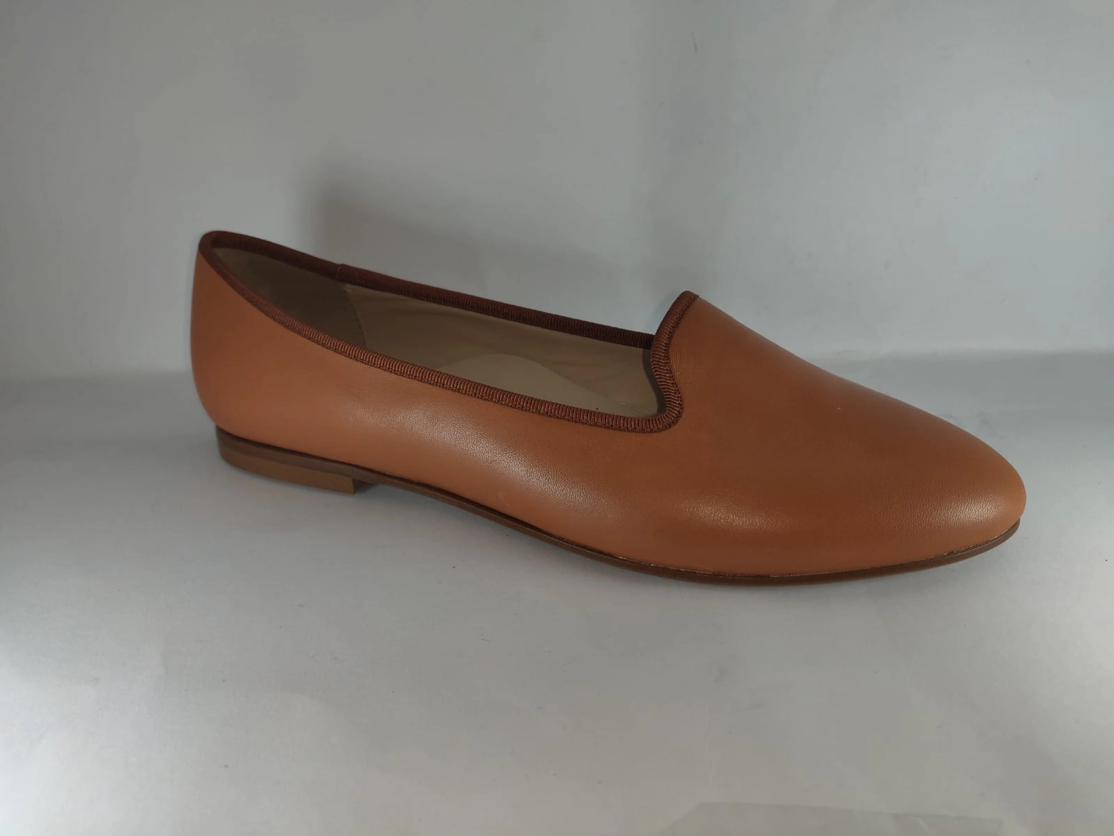 Beberlis Tan Cuero Leather Classic Flats