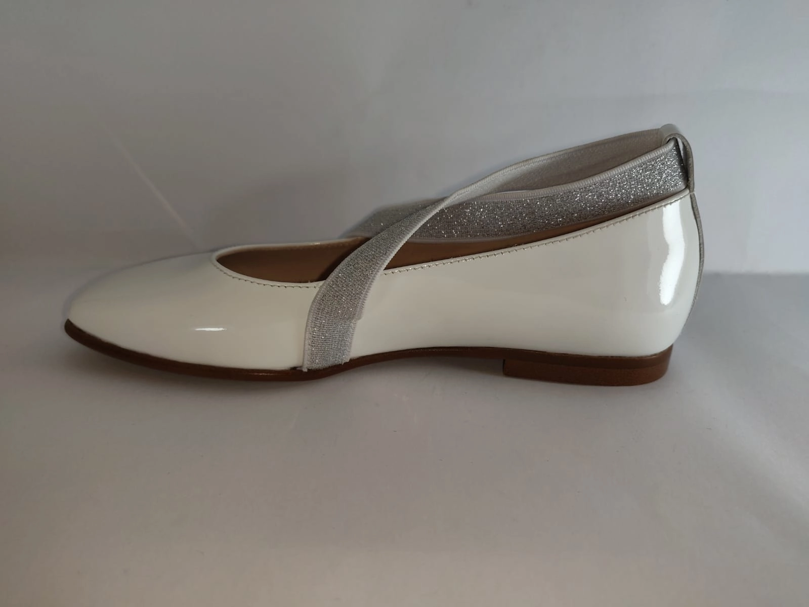 Beberlis White Patent Elastic Glitter Ankle Strap Shoes