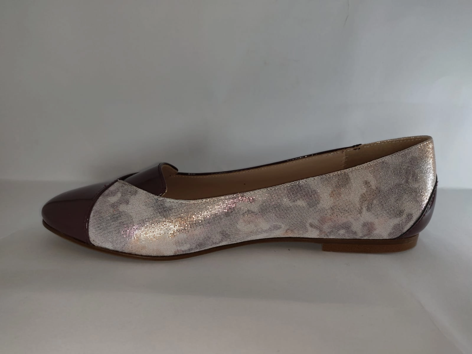 Beberlis Woman's Patent Leather Designed Flats