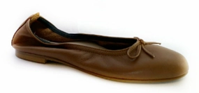 Beberlis Womans Cathay Tan Cuero Leather Elastic Back Flats