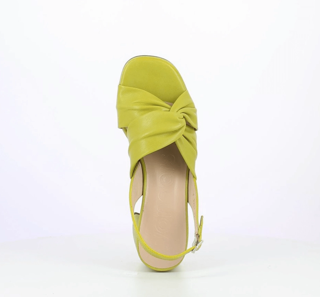 F8202 Twist Apple Block Heel