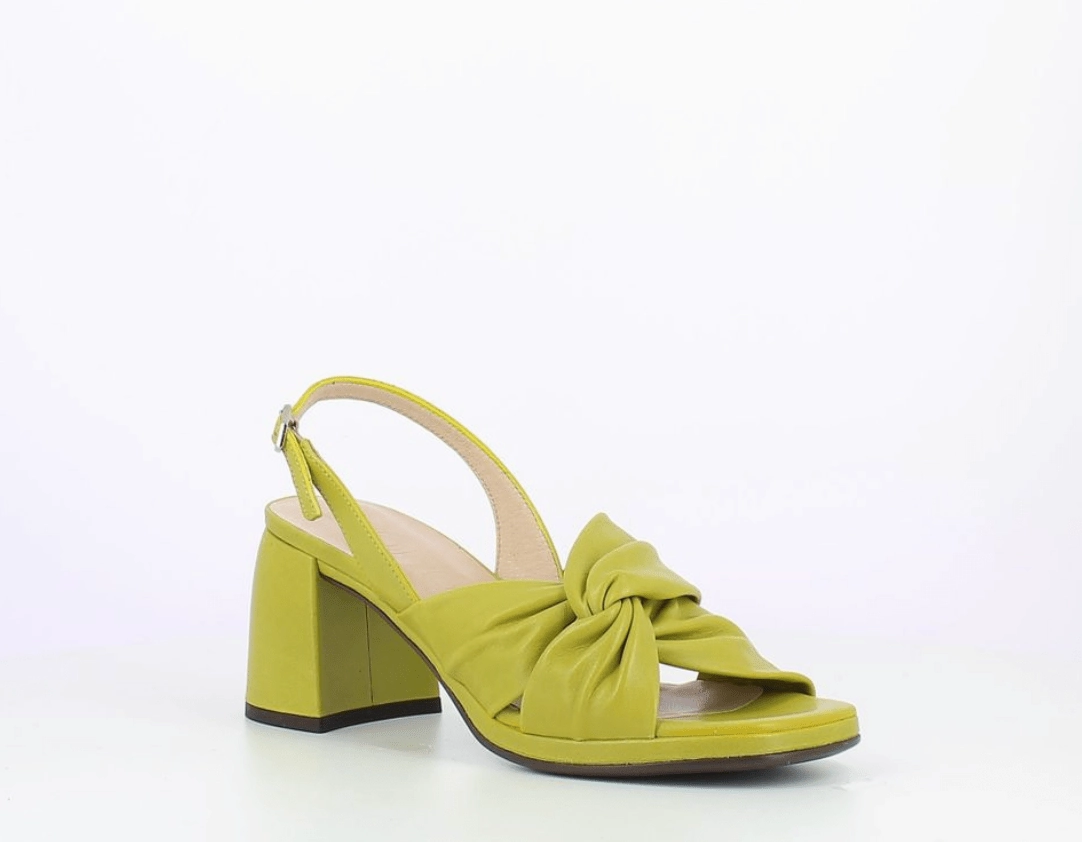 F8202 Twist Apple Block Heel