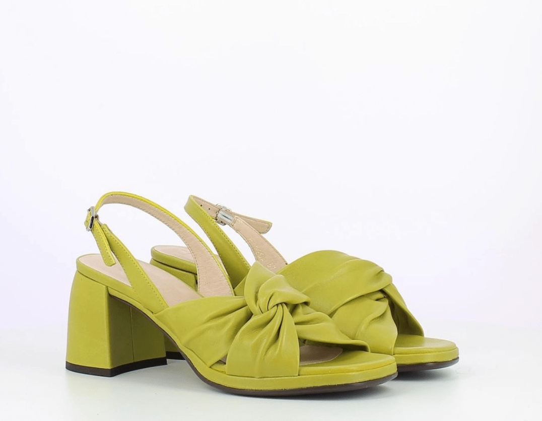 F8202 Twist Apple Block Heel