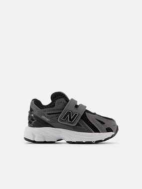 Kids 1906 Trainers in Black