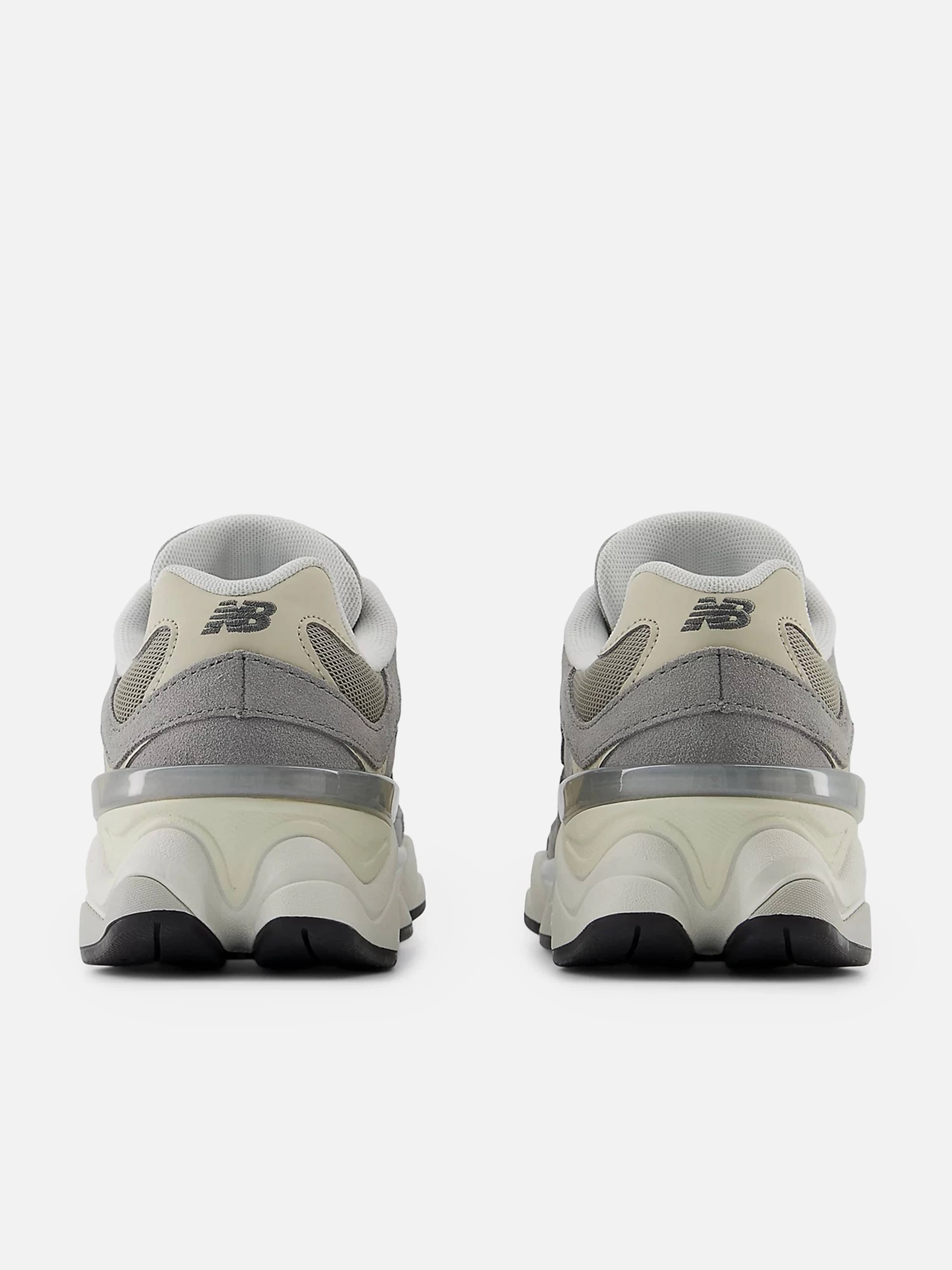 Kids 9060 Trainers in Grey