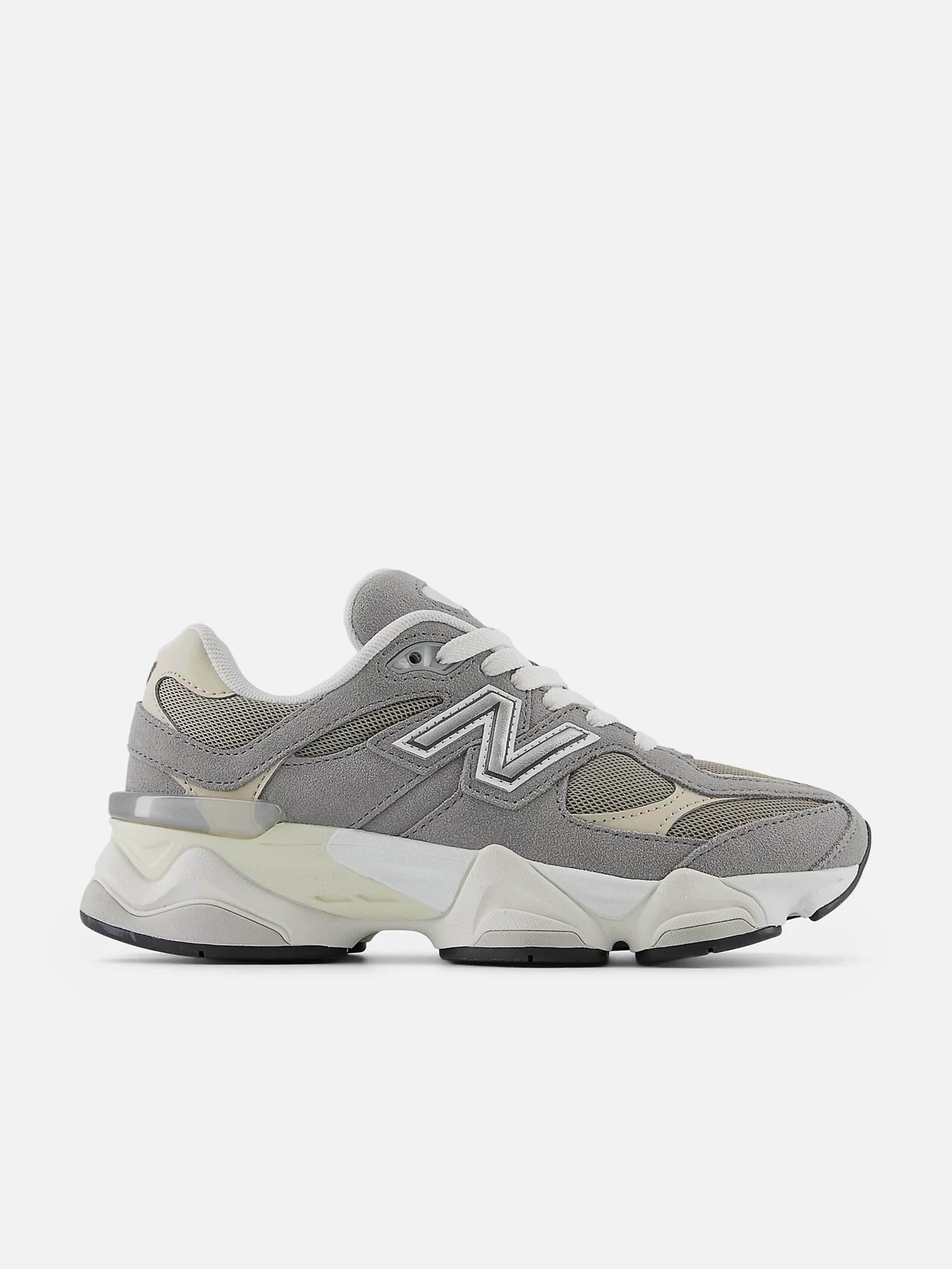 Kids 9060 Trainers in Grey