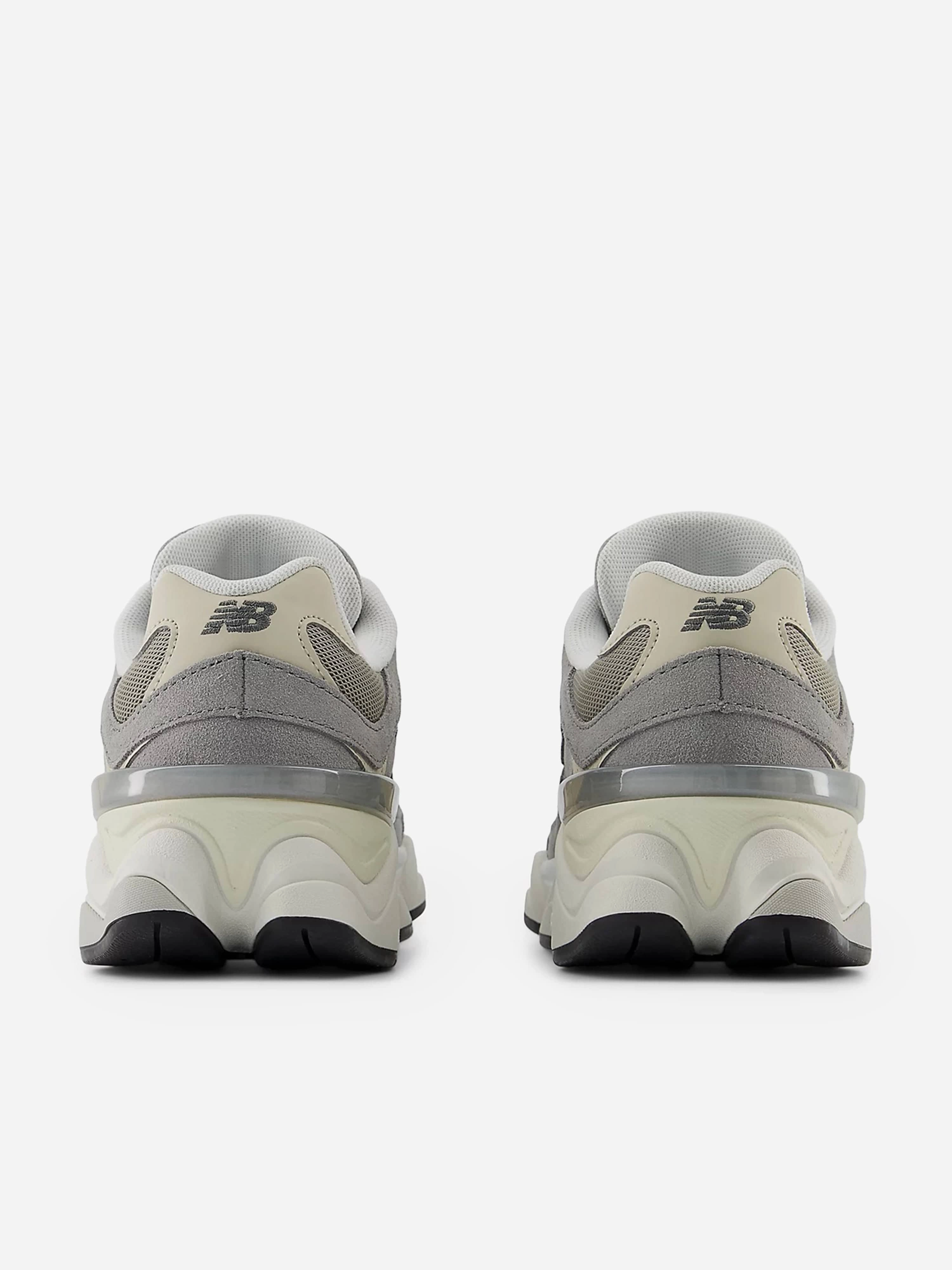 Kids 9060 Trainers in Grey