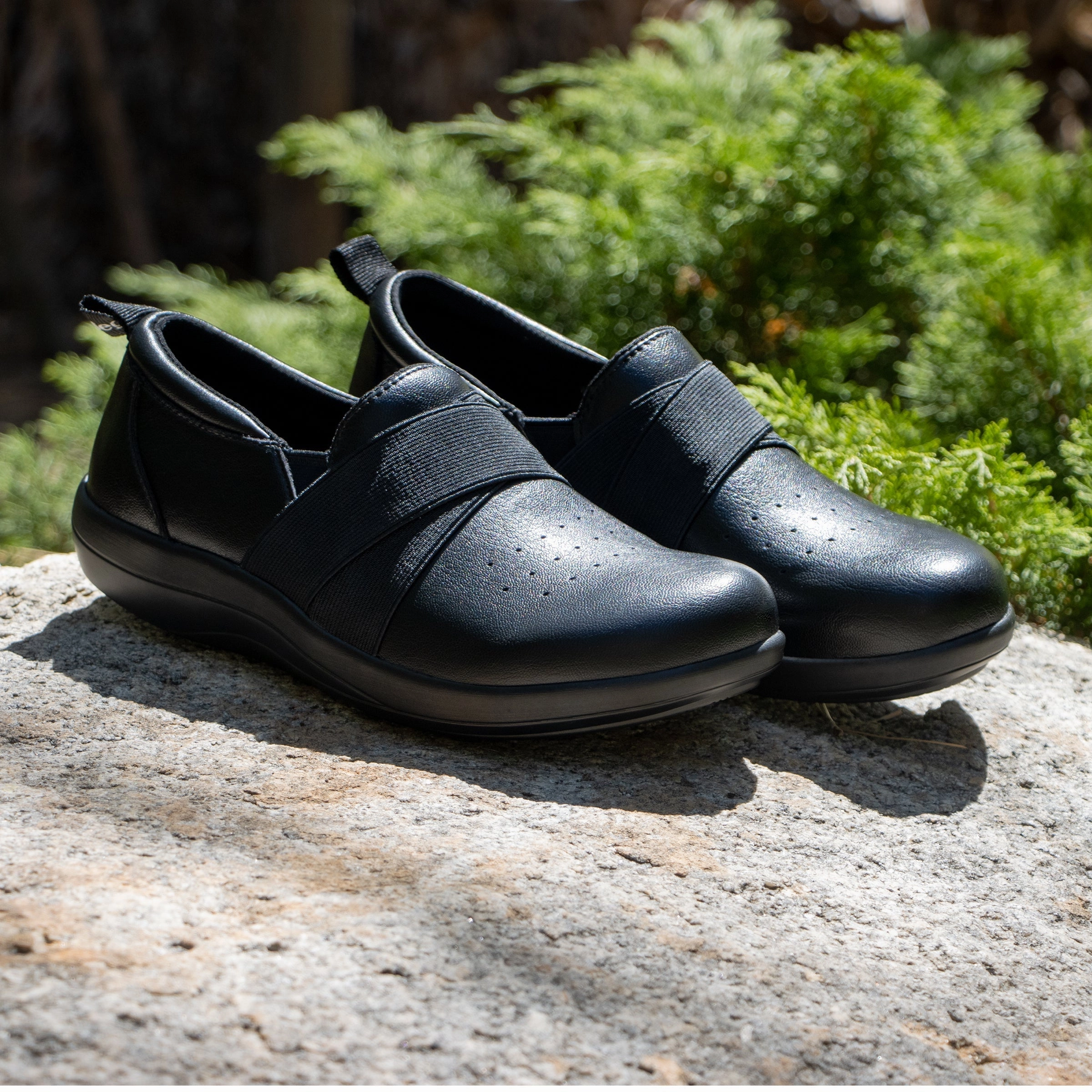 Savvie Black Smooth Shoe