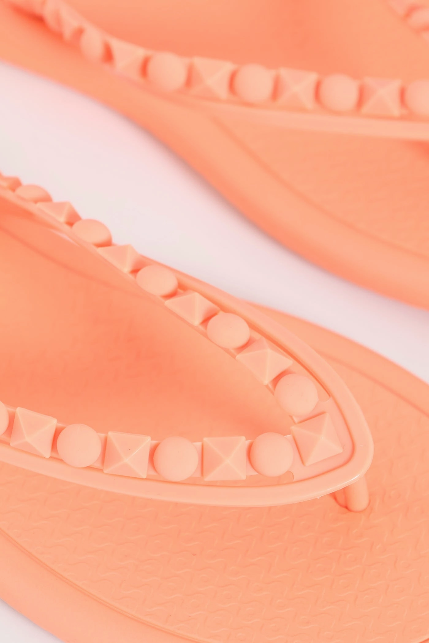 Shakira Meu Sol Thong Sandal - Peach
