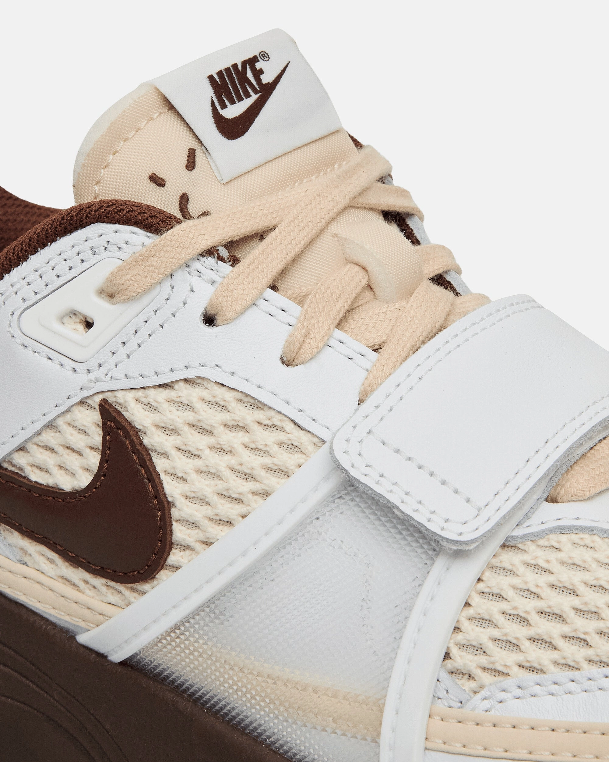 Travis Scott Zoom Field Jaxx Sneakers White / Light Chocolate
