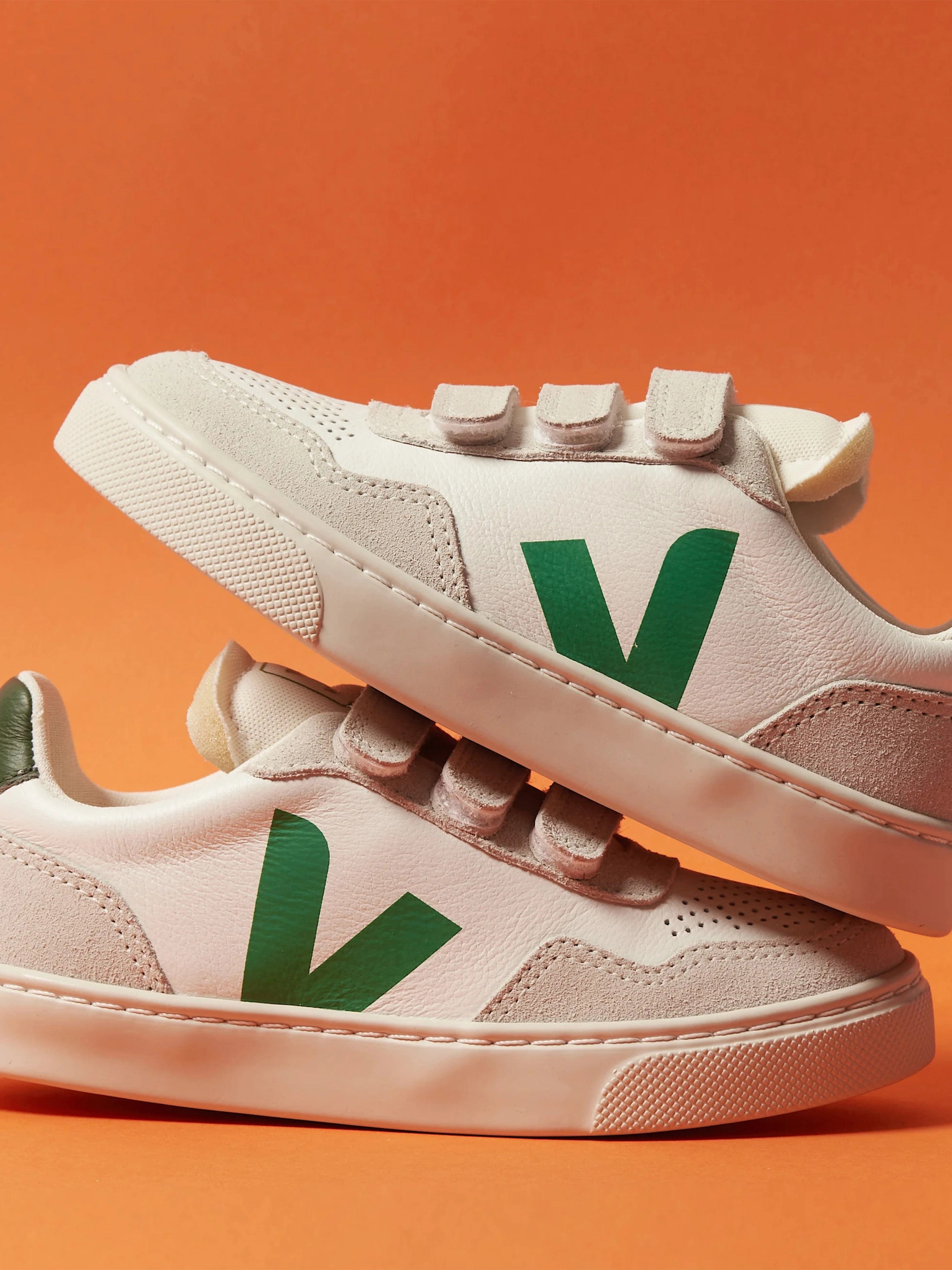 Veja Kids O.T Leather Small V-90 Trainers in White
