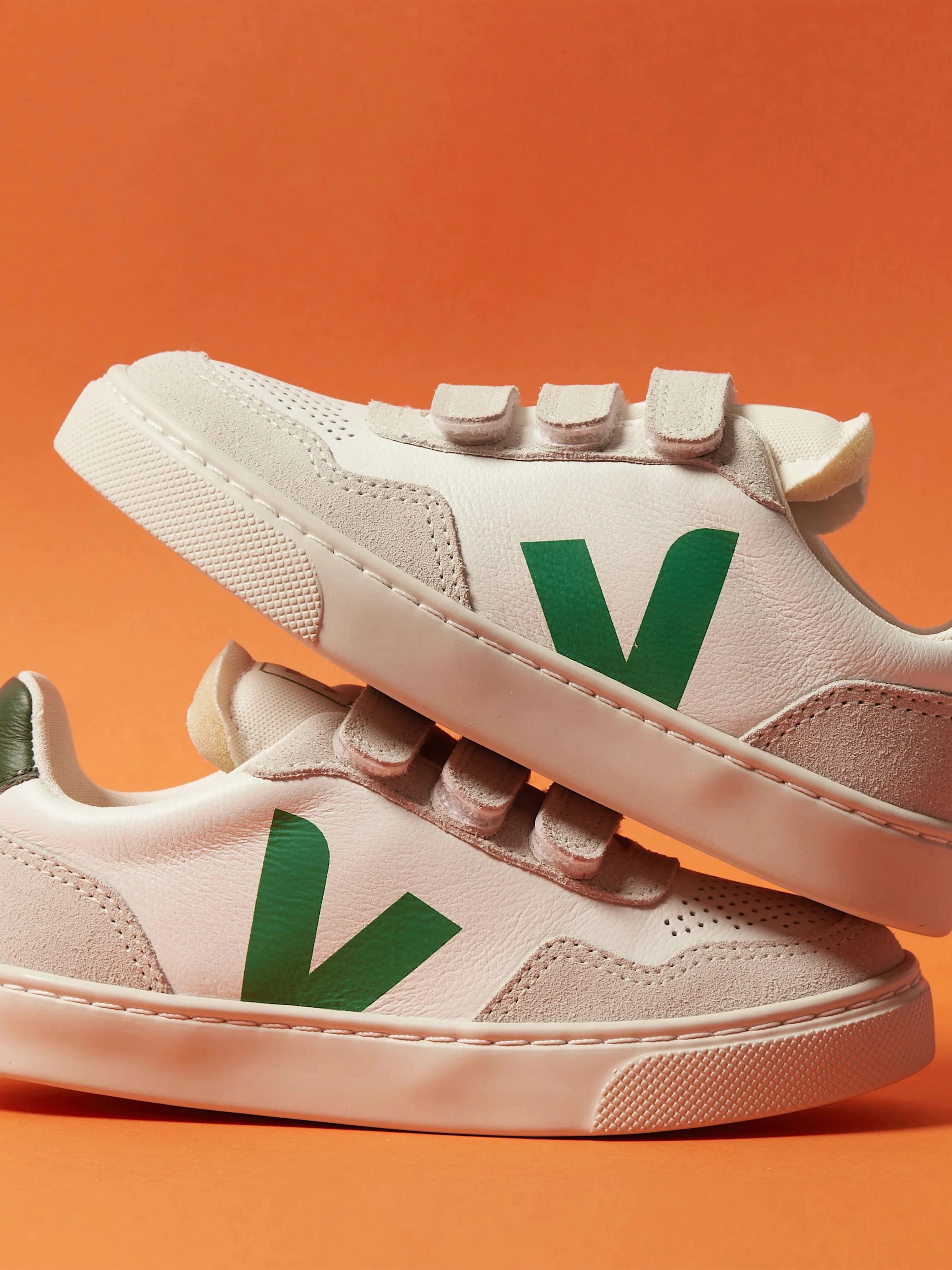 Veja Kids O.T Leather Small V-90 Trainers in White